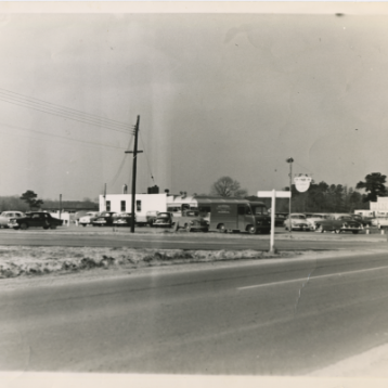 Woody's Diner Exterior from left  on highway